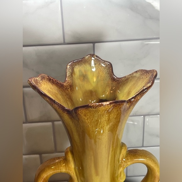 Vintage MCM Blue Mountain Pottery 2 Handle Vase Glossy Yellow & Brown Glaze - Picture 5 of 16